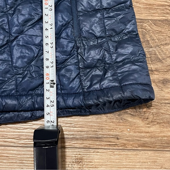 The North Face Thermoball womens hooded jacket. Size Large - Picture 6 of 16